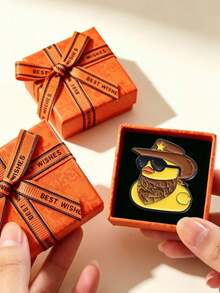 1 pieza Broche de esmalte de pato vaquero occidental con caja de regalo naranja, alfiler de pato de estilo americano genial para decoración de ropa y mochila - Multicolor - Ver 6
