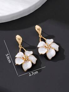 1 Pair Summer Fresh Beach Vacation Style Elegant White Oil-Drip Five-Petal Flower Pendant Earrings For Women, Suitable For Daily Wear/Date/Travel Vacation, Versatile Matching - White - View 5