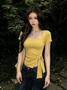 1件女款方領黃色短袖T恤，腰部綁帶設計，修身顯瘦，性感短版上衣，適合夏季 - 黃色 - 查看 3