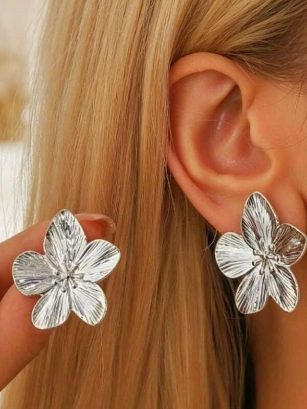 Floral Stud Earrings With Line Pattern Silver Petals, Elegant French Luxury Style, Exaggerated Flower Design, Niche Versatile