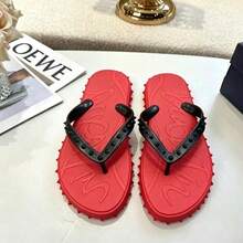 CL"Classic Retro 3D Riveted Red-Bottom Flip-Flops, Couple Beach Flat Toe Sandals, Casual Slip-Resistant Comfortable Flip-Flops - 黑紅雙釘 - 查看 6
