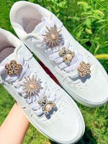 6pcs Gold Rhinestone Bear DIY Shoelace Decoration Five-Petal Flower, Detachable Sun Design Suitable For White Sneakers, Boots, Duxun Shoes, Flat Shoes And More, Holiday Gift - Gold - View 9