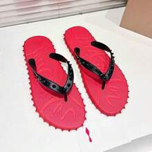CL"Classic Retro 3D Riveted Red-Bottom Flip-Flops, Couple Beach Flat Toe Sandals, Casual Slip-Resistant Comfortable Flip-Flops - 黑紅雙釘 - 查看 4