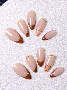 10片長杏仁形手工穿戴甲，附全套美甲工具組，焦糖棕法式愛心設計，裸色透明底色搭配焦糖法式甲尖，金屬細邊緣，小金珠鏈，手繪極簡愛心，溫柔秋冬氛圍，可重複使用，適合日常穿搭 - 摩卡棕 - 查看 3