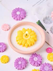3D Flower Keychain Silicone Mold, DIY Creative Flower UV Epoxy Resin Casting Mold, Candle Mold, Gift For Women, Friend Gift, Home Decor - White - View 5
