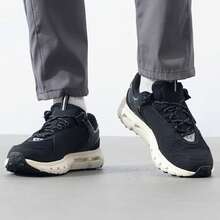 Under Armour Summit Trek 男士耐穿休闲运动鞋 - 黑色 - 查看 5