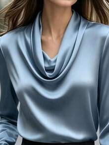 بلوزة نسائية أنيقة بياقة مجعدة وأكمام طويلة، تصميم بلون موحد للعطلات - ازرق ضبابي - مشاهدة 3
