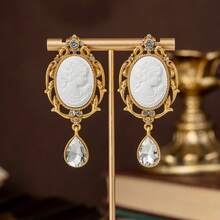 Anting-anting Embossed Prancis Dua Warna Abu-abu & Putih, Desain Tetesan Air Mata Berlian Imitasi Berlapis, Hadiah Perhiasan Liburan untuk Wanita - Putih - View 6