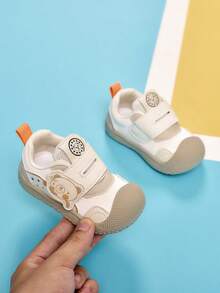 卡通熊貓印花嬰兒走路鞋，防撞鞋頭，可調節魔鬼氈，防滑幼兒運動鞋 - 卡其色 - 查看 3