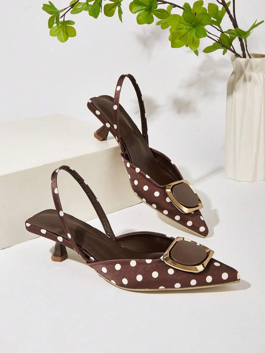 Sepatu hak tinggi wanita model terbaru 2025 dengan gesper logam, ujung runcing elegan. - Coklat - View 1
