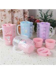 SANRIO 5件組水壺套組，包含1個冷水壺與4個可堆疊手柄杯，輕量塑料材質，防塵蓋保持飲品清潔，可堆疊設計節省收納空間，適用於居家廚房、辦公室與戶外野餐 - 彩色 - 查看 9