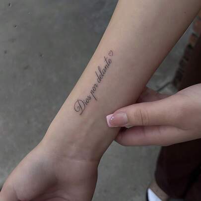 (God Is Before You 2pcs) Temporary Tattoo Stickers, Herbal Tattoo Stickers, Realistic And Long-Lasting Temporary Tattoo Stickers, Waterproof And Friction-Resistant, Lasts 7-15 Days