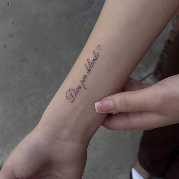 (God Is Before You 2pcs) Temporary Tattoo Stickers, Herbal Tattoo Stickers, Realistic And Long-Lasting Temporary Tattoo Stickers, Waterproof And Friction-Resistant, Lasts 7-15 Days