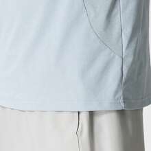 Skechers Camiseta polo de manga corta para hombre, serie de golf, con cuello tipo polo, diseño raglán, tejido de malla y secado rápido - Celeste - Ver 6