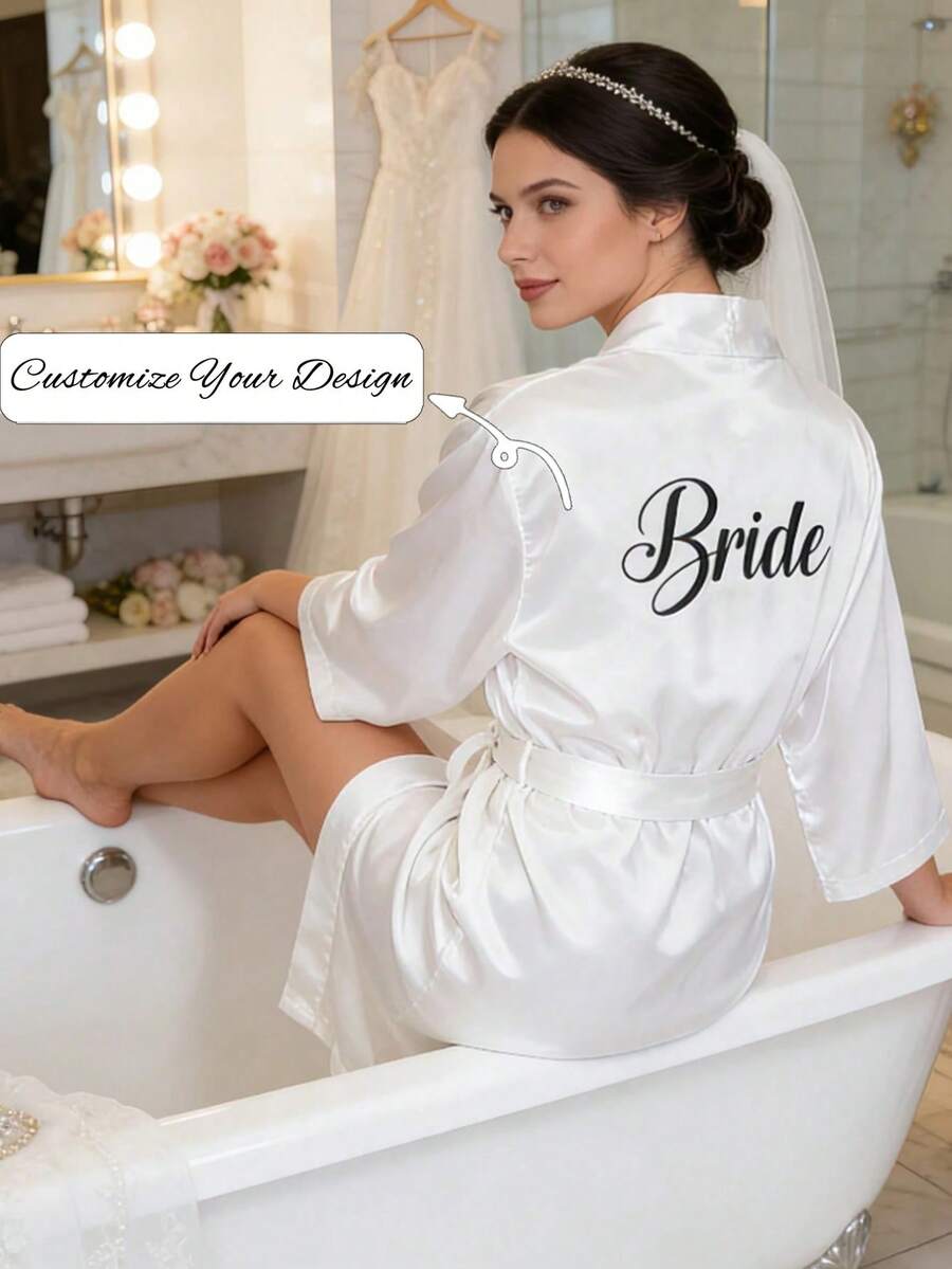 1 buah Jubah Pengantin Satin Wanita yang Disesuaikan, Desain Lengan Pendek, Teks yang Dapat Disesuaikan, Cocok untuk Pengantin dan Pengiring Pengantin, Jubah Satin yang Dipersonalisasi, Jubah Pengantin yang Disesuaikan, Jubah Persiapan Pengiring Pengantin, Jubah Pesta Pernikahan, Jubah Berenda, Jubah Nama yang Disesuaikan, Hadiah Jubah Pengantin, Hadiah Pesta Pengantin, Pakaian Santai Sutra, Sederhana, Menyenangkan, Disesuaikan, Unik, Pakaian Santai Sutra Jubah Pengiring Pengantin yang Serasi, Hadiah Pengantin Spesial, Sahabat, Pacar, Mode Musim Gugur