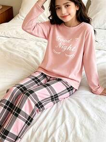 时尚优雅的圆领长袖睡衣套装，是女孩在空调房里必备的居家服。可爱的印花图案搭配粉色条纹格子裤，面料舒适百搭，适合休闲居家穿着，也是送给女孩的理想礼物。 - 粉色 - 查看 1