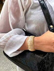 1件龐克嘻哈金色不對稱扭曲寬版袖口手鍊，復古幾何弧形拱門開口彈簧手環 - 弧形拱面手鐲 - 查看 6
