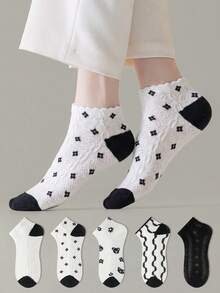 ZUJO 5 Pairs Women's Cable Knit Short Socks, Cartoon Bear & Floral Pattern, Suitable For Daily Wear, All Season, Simple & Comfortable, Random Color - Black and White - View 7