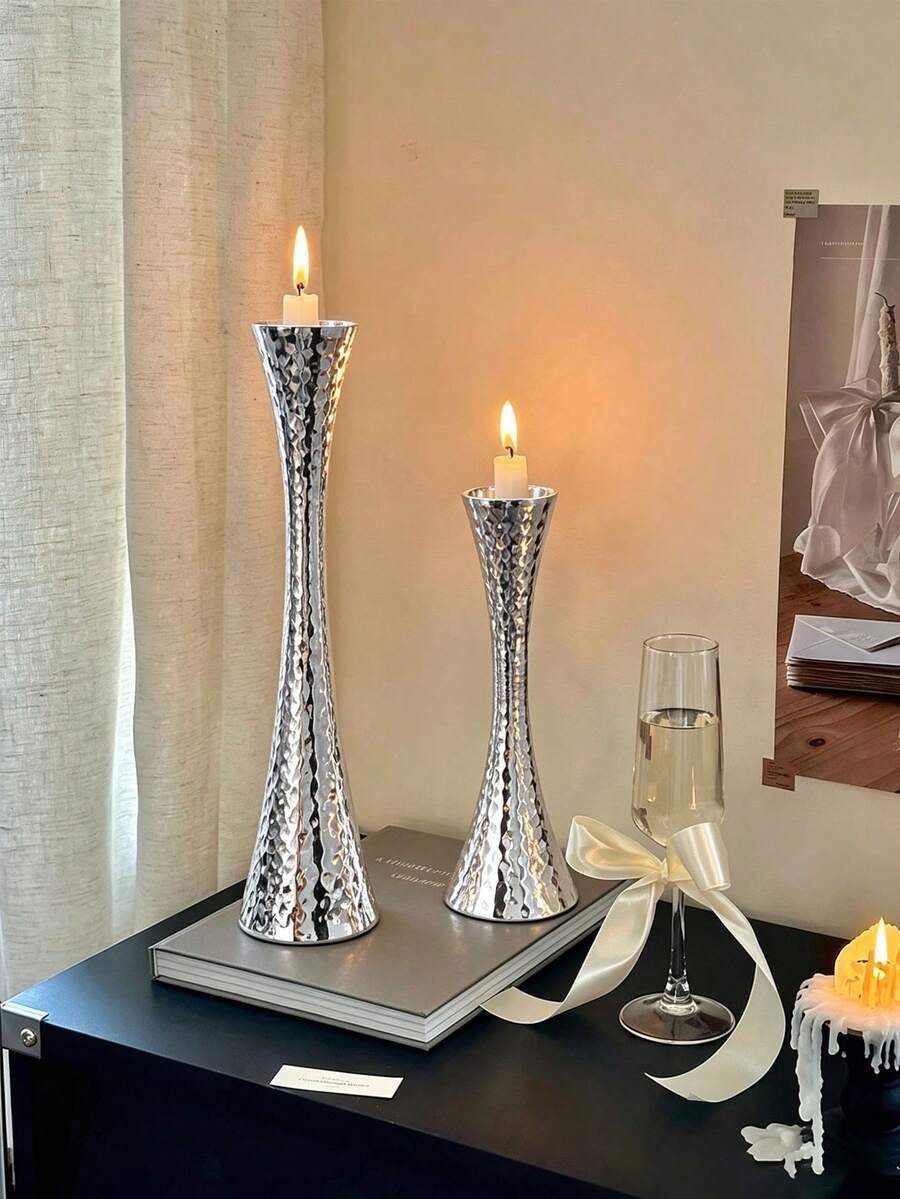 Portavelas de textura martillada con diseño de panal hecho a mano, se adapta a velas cónicas delgadas; base ancha en forma de trompeta, diseño de cintura cónica, adecuado para centro de mesa de boda, decoración de mesa de cena a la luz de las velas, decoración del hogar, decoración de la habitación, regalo para la mejor amiga, regalo para mujeres - Candelabro con textura de panal y relieve - Ver 1