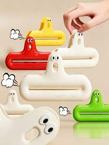 4pcs/2/1 Round‑Shaped Squishy Cartoon Printed Sealing Clips, Multi‑Pastel Color Lightweight Plastic Material, Casual All‑Season Design For Adults Daily Use, Home Kitchen Pantry, Picnic, Snack‑Storage, Food‑Sealing Gadget, Portable Food‑Clamps - Multiple Styles - View 5