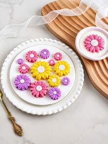3D Flower Keychain Silicone Mold, DIY Creative Flower UV Epoxy Resin Casting Mold, Candle Mold, Gift For Women, Friend Gift, Home Decor - White - View 4