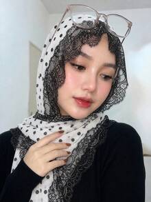 حافة دانتيل - منقط أبيض