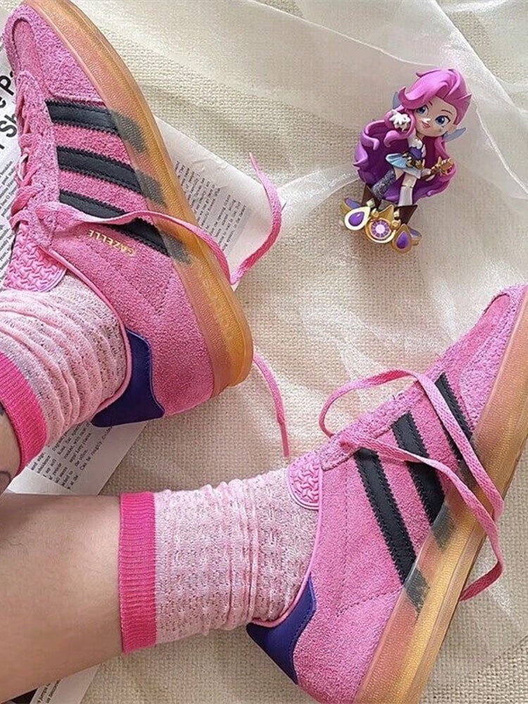 adidas originals GAZELLE 牛剖層革絨面革 防滑舒適 低筒板鞋 女款 - 粉紅黑色 - 查看 1