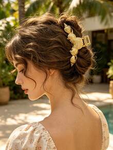 1pc Gold Shell Conch Alloy Hair Claw, Versatile For Vacation, Casual And Commuting - Gold - View 2