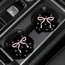 2入粉色蝴蝶結車用杯架杯墊，適用於車輛與居家辦公桌，防水防塵，高畫質圖案人造皮革材質 - 粉飄帶蝴蝶結 - 查看 5