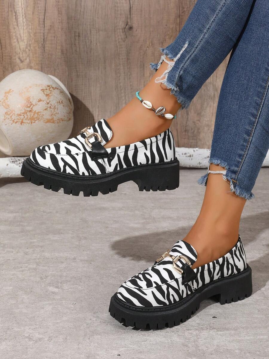 WTKMRSSTEP Academy Style Metal Horse Bit Buckle Thick Sole Loafers Slip-On Retro Versatile Shoes - Black and White - View 1