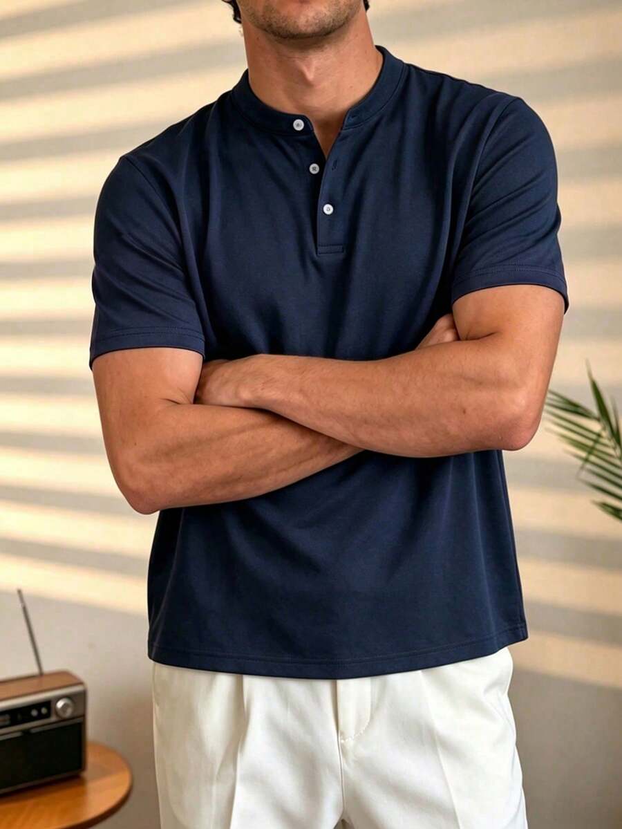 Camiseta casual de manga corta con cuello Henley para hombre, adecuada para uso diario y estilo casual de negocios - Azul Marino - Ver 1