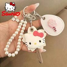 SANRIO Hello Kitty Key Cover & Card Protector dengan Rantai Mutiara. Desain yang imut dan fungsional, ideal untuk penggunaan sehari-hari dan sebagai hadiah menawan untuk penggemar Sanrio. - View 6