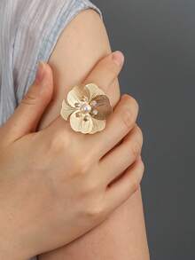Bridal Wedding Gold Wire Flower Brooch, Hollow Filigree Crystal Floral Lapel Pin For Formal Dress Accessory - Gold - View 2