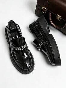 男士高級樂福鞋，一腳蹬鬆弛款，金屬鏈條設計時尚輕量吸震隱形增高厚底正裝鞋，適合日常通勤、辦公商務工作、婚禮伴郎正式場合、約會晚餐、夜店穿搭、休閒購物、半正式派對、社群媒體拍照穿搭及各種其他場合 - 黑色 - 查看 2