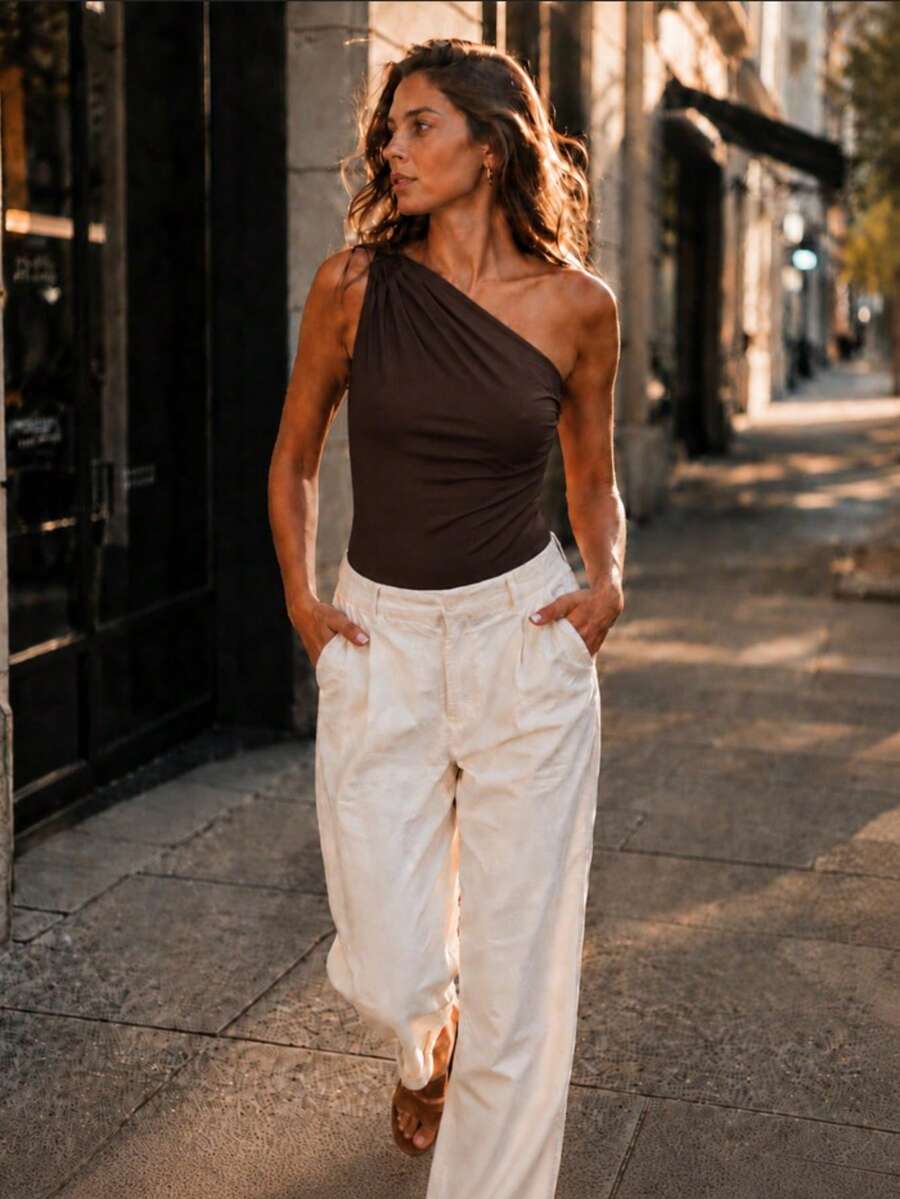 One-Shoulder Bodysuit In Supplex Fabric, Fits Sizes S To L, A Versatile Piece On For 2026. - 鏽棕色 - 查看 1