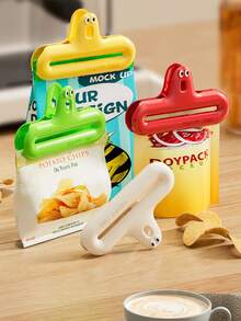 4pcs/2/1 Round‑Shaped Squishy Cartoon Printed Sealing Clips, Multi‑Pastel Color Lightweight Plastic Material, Casual All‑Season Design For Adults Daily Use, Home Kitchen Pantry, Picnic, Snack‑Storage, Food‑Sealing Gadget, Portable Food‑Clamps - Multiple Styles - View 8
