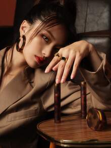 JOOCYEE 哑光丝绒唇彩，#V01 粉米蜜桃色，蓬松丝绒奶油质地，持久唇彩 - #V01 粉棕白桃 - 查看 8
