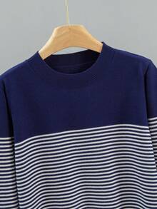 Navy Blue Patchwork Striped Crew Neck Knit Sweater, Minimalist Commuter Inner Layer, Segmented Color Block Design Adds Rich Layers, Fine Horizontal Stripe Texture Soft And To The Eye, Fitted Ribbed Hem Enhances Body Proportion - Navy Blue - View 5