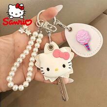 SANRIO Hello Kitty Key Cover & Card Protector dengan Rantai Mutiara. Desain yang imut dan fungsional, ideal untuk penggunaan sehari-hari dan sebagai hadiah menawan untuk penggemar Sanrio. - View 3