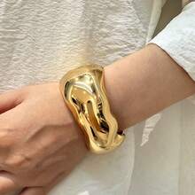 Pulseira Dourada Polida, Pulseira Feminina Elegante e Luxuosa, Design Estético Minimalista, Pulseira Estilo Real Dourado Foto Real - Dourado - Visão 2