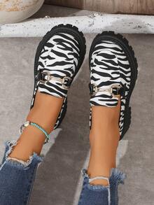 WTKMRSSTEP Academy Style Metal Horse Bit Buckle Thick Sole Loafers Slip-On Retro Versatile Shoes - Black and White - View 2