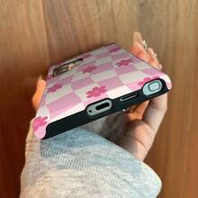 Envío en 24h desde DEFunda de teléfono: 1 pieza Funda de película dos en uno con patrón de cuadros florales rosas, elegante y moderna - Funda de doble capa duradera para Samsung Galaxy S25/S25Plus/S25Ultra/S24/S24Plus/S24Ultra/S24FE/S23/S23+/S23Ultra/S22/S22+/S22Ultra/S21/S21+/S21Ultra/S20FE/A15/A16, Regalos - 1 pieza de imagen a color - Ver 2