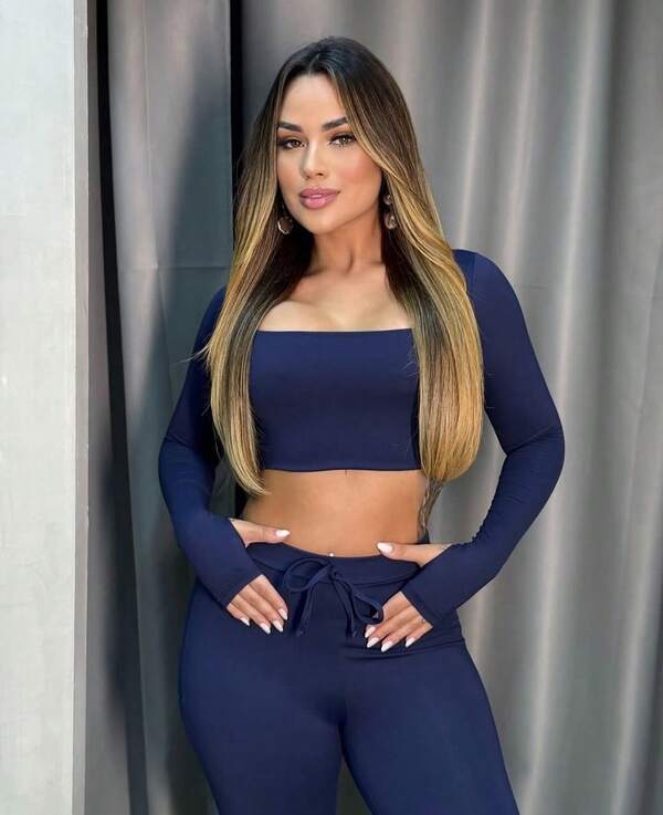 conjuto de 2 peças cropped manga longa com detal + calça fler decote quadrado com bojo, conjunto para cademia suplex