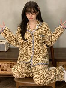 2pcs/Set Piyama Wanita, Set Pakaian Rumahan, Motif Leopard, Minimalis Dewasa, Kerah Berkantong, Lengan Panjang dan Celana Panjang, Cocok untuk Semua Musim - Mustard Yellow - View 1