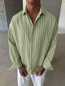 男士藍白條紋長袖休閒襯衫，寬鬆慵懶，極簡百搭設計，微落肩版型，適合多季節日常穿著，舒適透氣 - 薄荷綠 - 查看 5