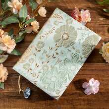 精緻刺繡花卉書套，適用於平裝書 | 水彩花卉圖案可水洗柔軟布料 A5 書套，適用於 8.6 X 5.5 英吋書籍 | 可調節保護套，適用於筆記本與精裝聖經 - 書套 - 查看 13