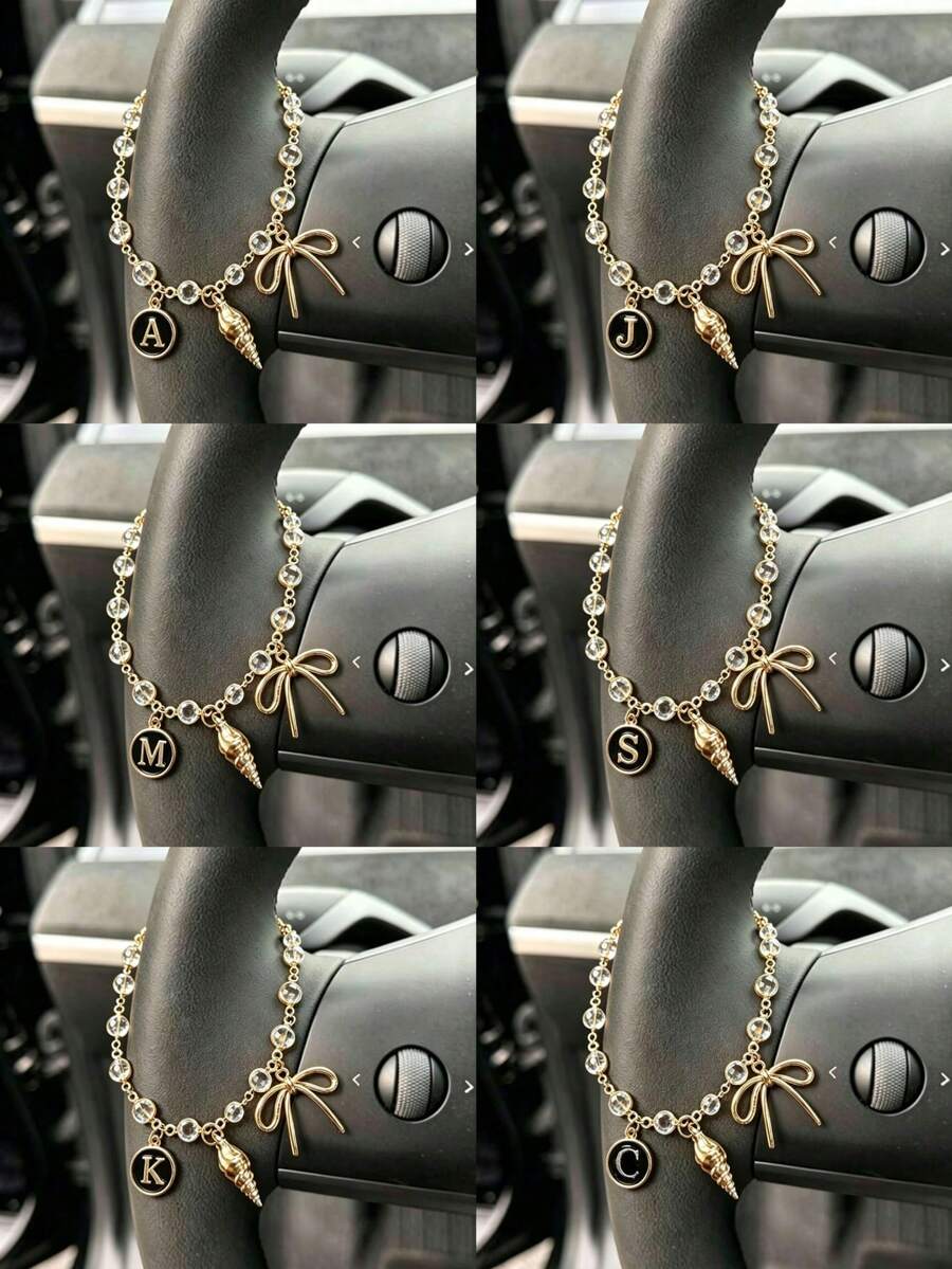 1 pieza Cadena de volante de coche con dije de letra inicial de concha y lazo de strass en tono dorado, estilo bohemio, cadena de metal para decoración interior de automóvil, accesorio ornamental personalizado para vehículo - A - Ver 1