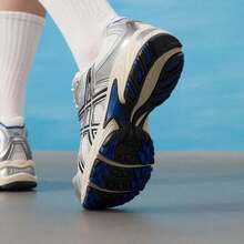 Asics Women Casual Athletic Shoes - 白/銀 - 查看 8