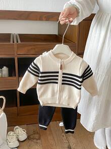 Bộ 2 món len dệt cho bé unisex, áo len kẻ sọc cổ tròn có miếng đắp da và khóa kéo, kèm quần dài bo gân phối màu tương phản - Đen và trắng - Xem 2