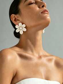 1 Pair French Vacation Style Cream White 6-Petal Faux Shell Acrylic Petal Stud Earrings With Faux Pearl Flower Center, Beach Travel Outfit Accessory For Women - Creamy White - View 6